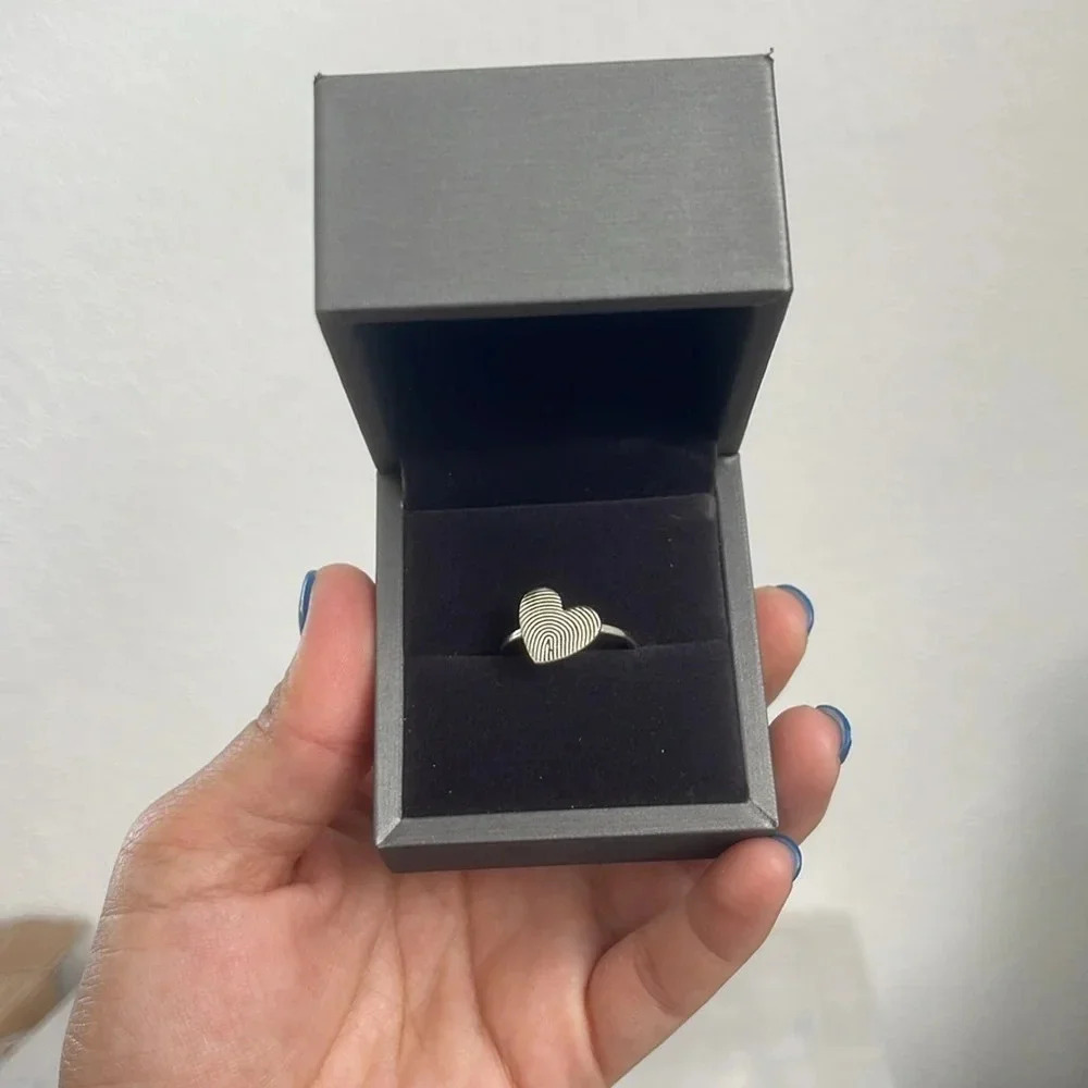 Velvet Ring Box โ New & Elegant โ Jewelry Storage, Gifts or Proposals - Picture 5 of 12